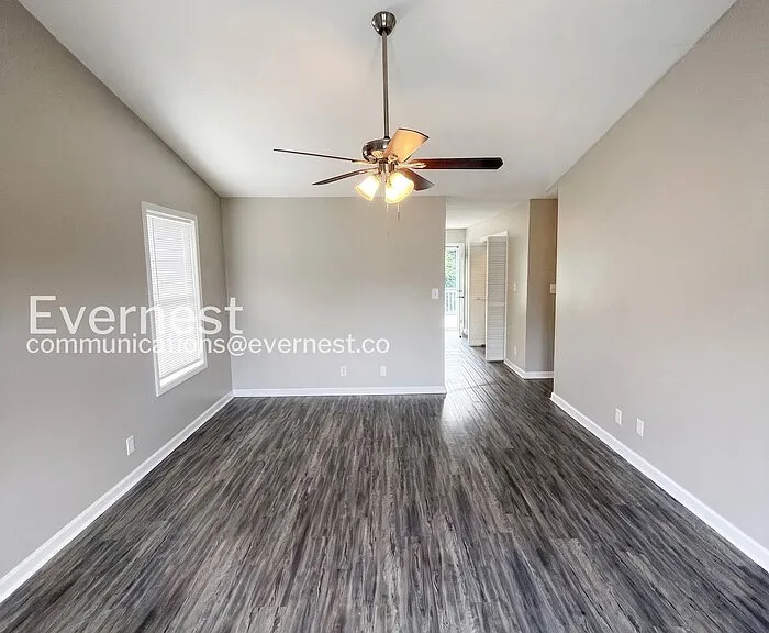 320 Donna Dr — Photo 8