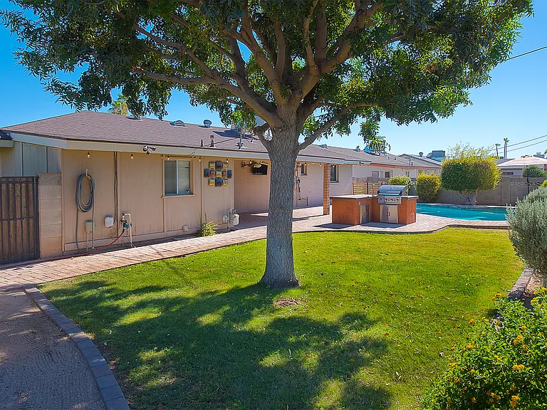 1236 E Del Rio Dr — Photo 3