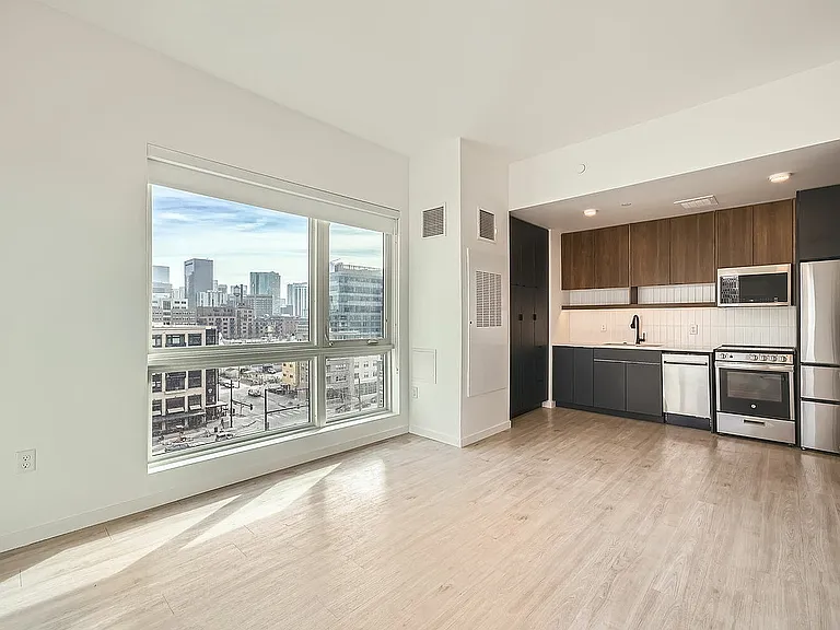 2059 19th St - Web Quality - 011 - 38 Studio 6 813