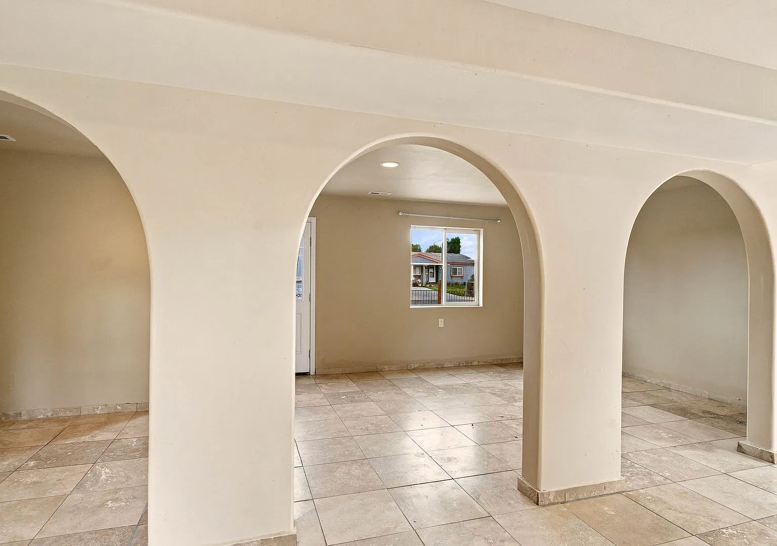 Spacious 4-Bedroom, 3-Bathroom Home in Quincy, WA! — Photo 3
