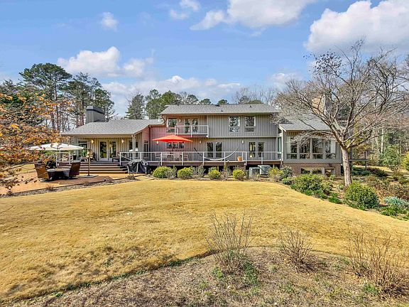 3rd image of 122 Woodland Ln