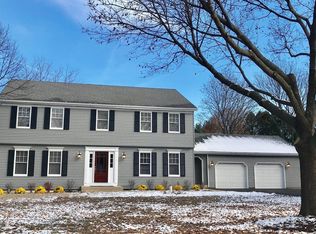6208 N Wyndwood Dr, Crystal Lake, IL 60014