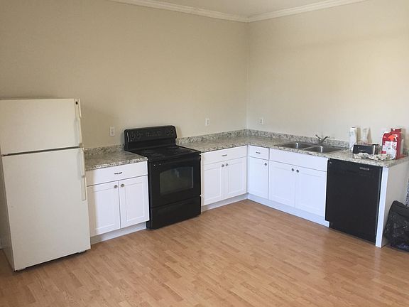 3rd image of 329 Hawthorne St #2
