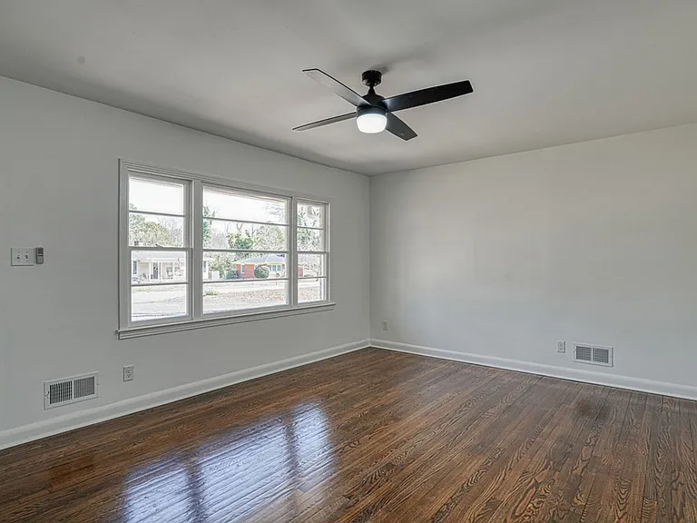 118 1st Ave — Photo 9