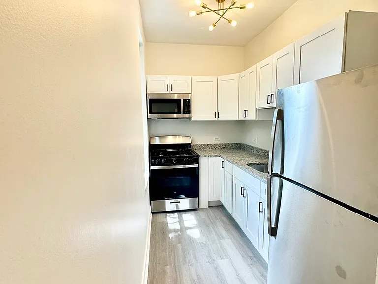 3008 W 23rd St #1B — Photo 9
