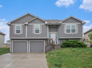 21714 N Rdg, Peculiar, MO 64078
