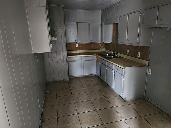 3rd image of 3511 Sumner St