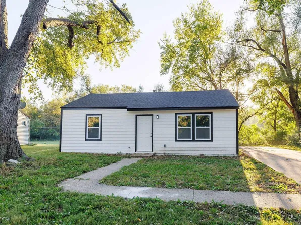 3361 SE Girard St, Topeka, KS 66605