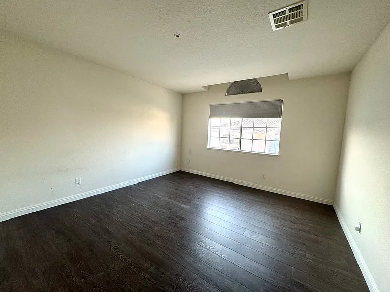 439 S Alhambra Ave — Photo 9