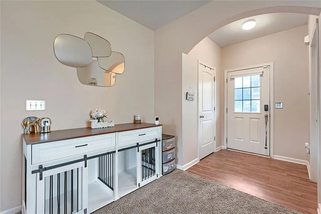 4 bed, 2.5 bath, 2176 sqft, $2,395 — Photo 4
