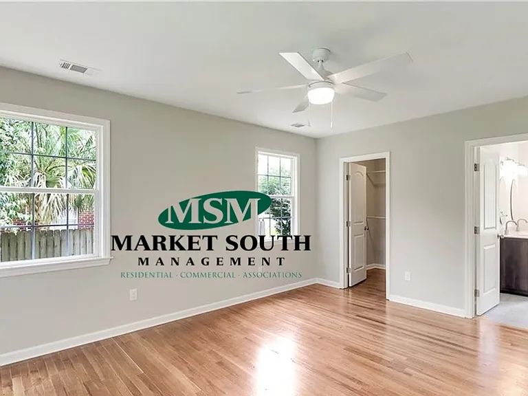 326 Columbus Dr — Photo 17