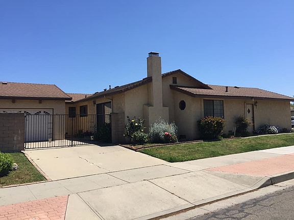 3rd image of 1419 Claremont Pl