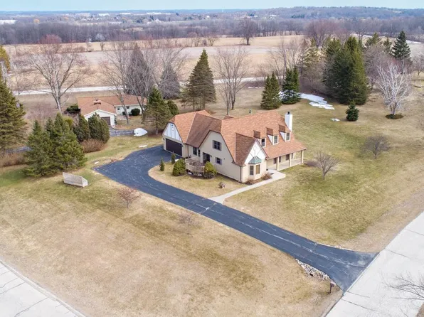 1858 Woodsfield DRIVE, Richfield, WI 53076