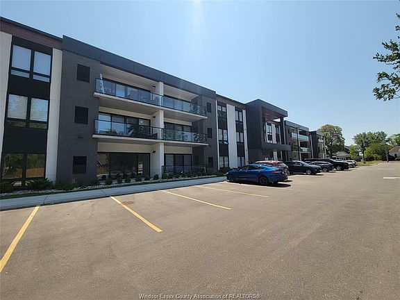 2nd image of 140 Main St E #304