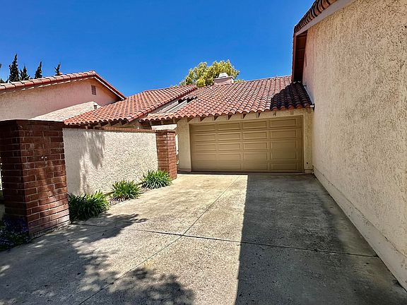 3rd image of 4053 Stoneriver Ct