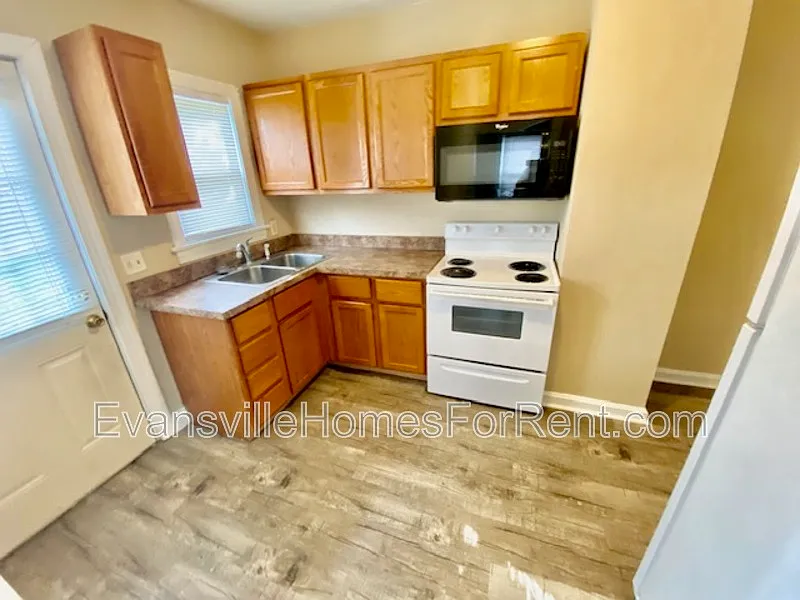 2 bed, 1.0 bath, $695 — Photo 4