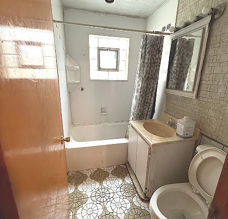 5th image of 3534 W 72nd St