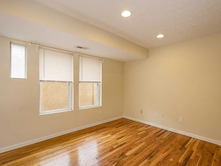 299 E 15th Ave — Photo 13