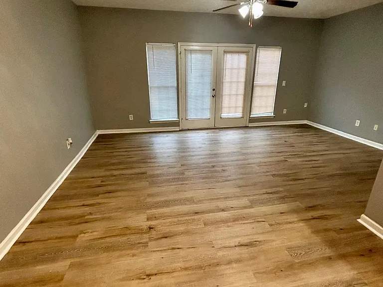 4201 High Park Ln — Photo 3