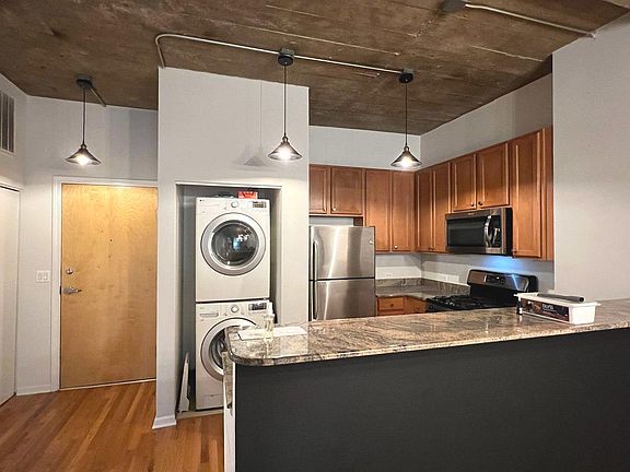 5th image of 1070 W 15th St Unit 204