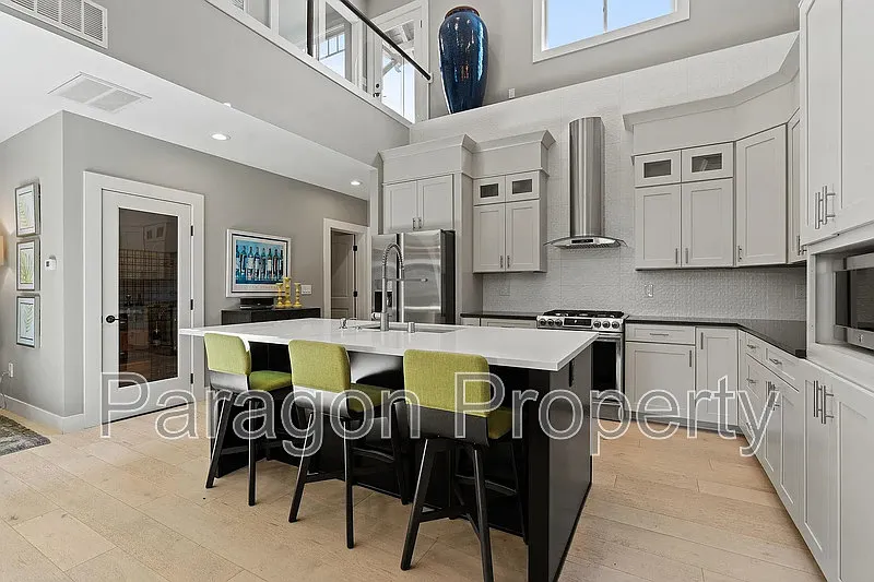 2 bed, 2.0 bath, 2026 sqft, $2,200 — Photo 2