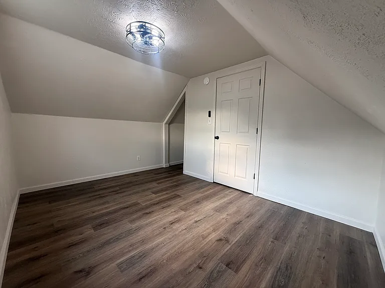 2332 N Ellis St — Photo 8