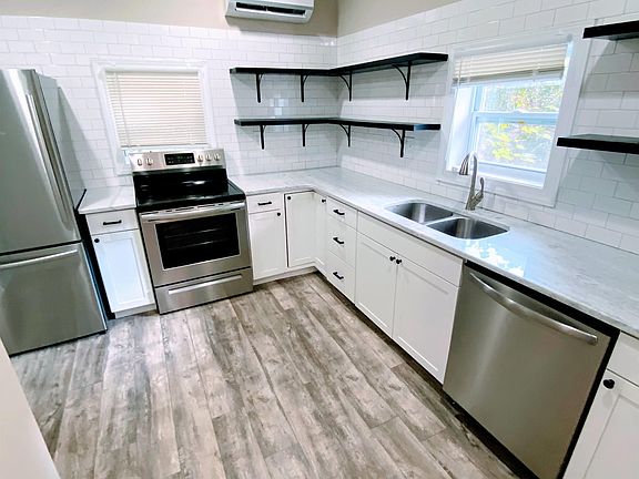 4th image of 252 Belvedere St APT B