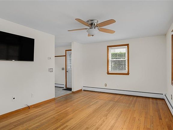3rd image of 34 Grandview Dr