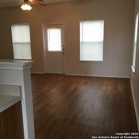 3 bed, 2.5 bath, 1309 sqft, $1,295 — Photo 4