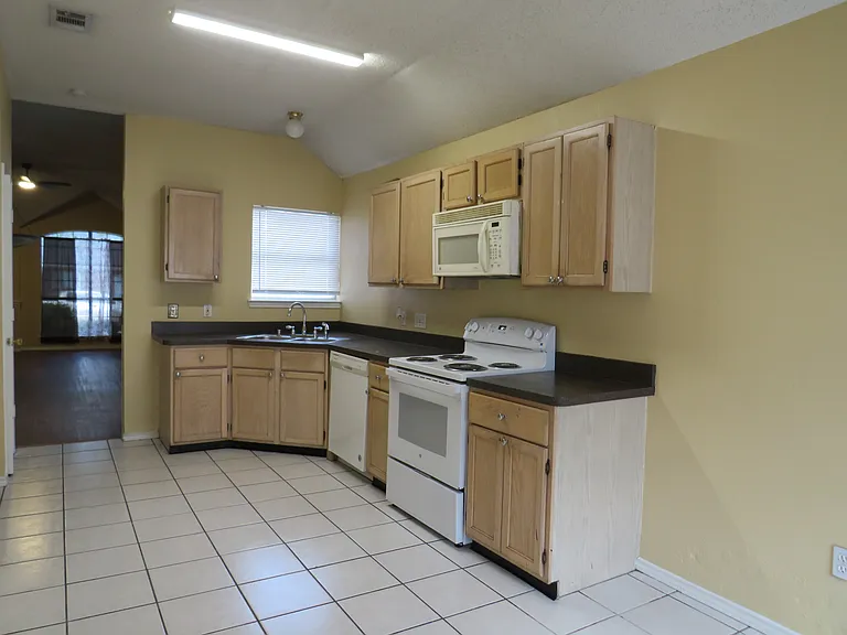 6034 Maple Leaf Dr — Photo 8