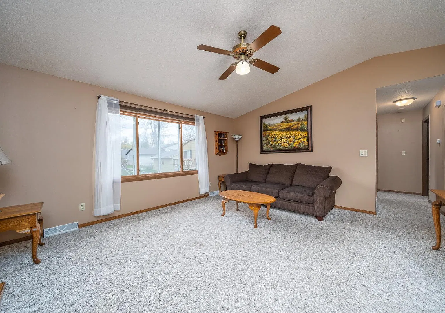 4204 E Oak St — Photo 3