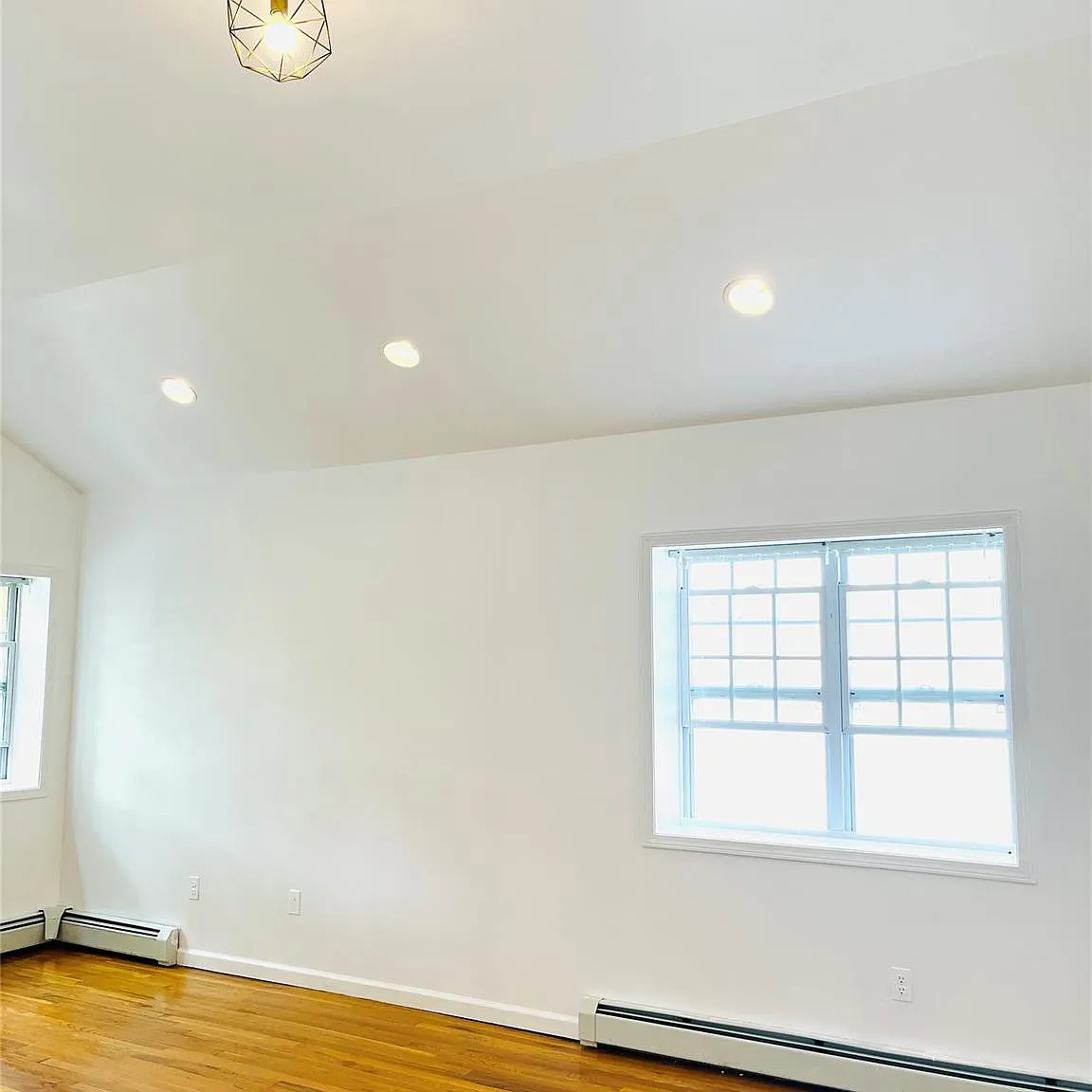3 bed, 2.0 bath, 2990 sqft, $3,150 — Photo 4