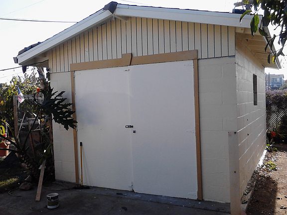 Detached garage in back yard
