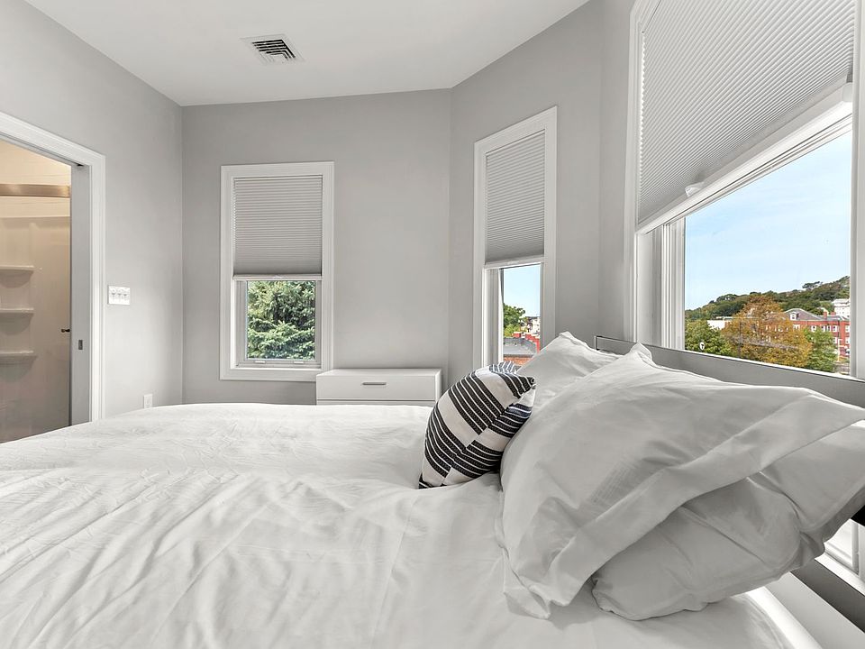 1st image of 1047 Saratoga St #3A