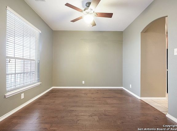 4th image of 4947 Augusta Sq