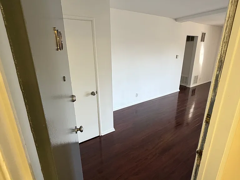 221 S Doheny Drive — Photo 14