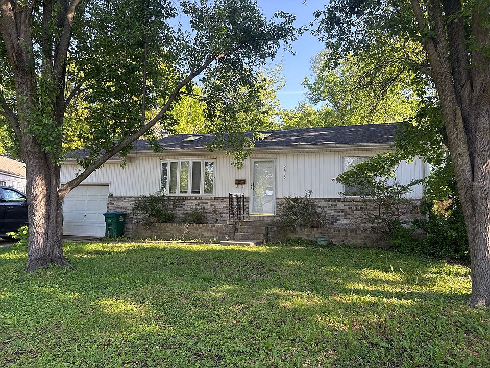 1st image of 2509 W 47th St