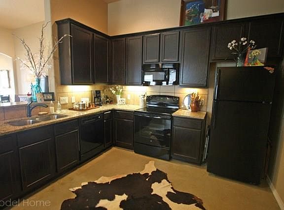 Model Home Kitchen, this property will have stainless applia