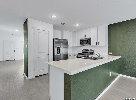 4th image of 430 Sarah Way