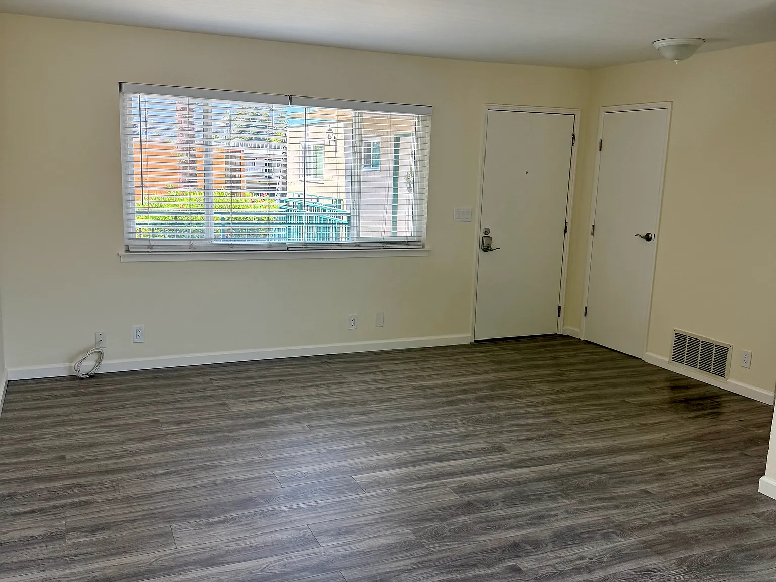 2 bed, 1000 sqft, $3,500 — Photo 3