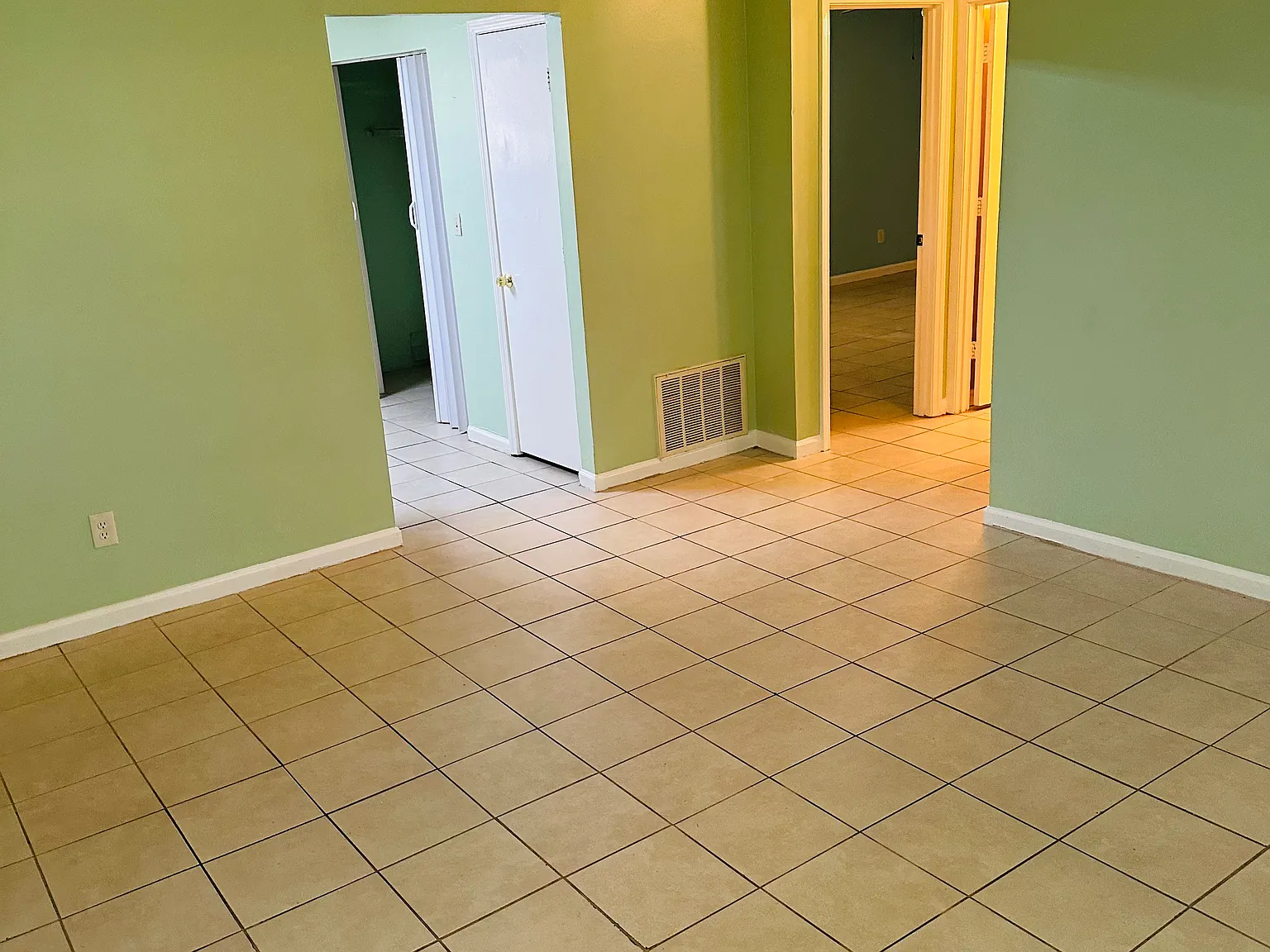 2 bed, 1.5 bath, 1288 sqft, $1,750 — Photo 1