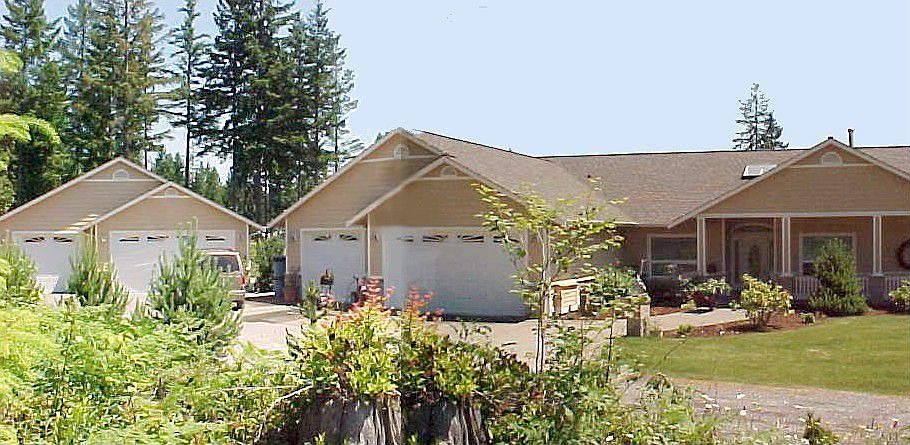 Front of home with two 3car garage