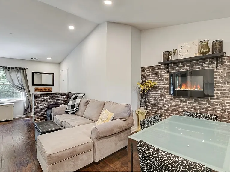 120 E Winchester Rd — Photo 25