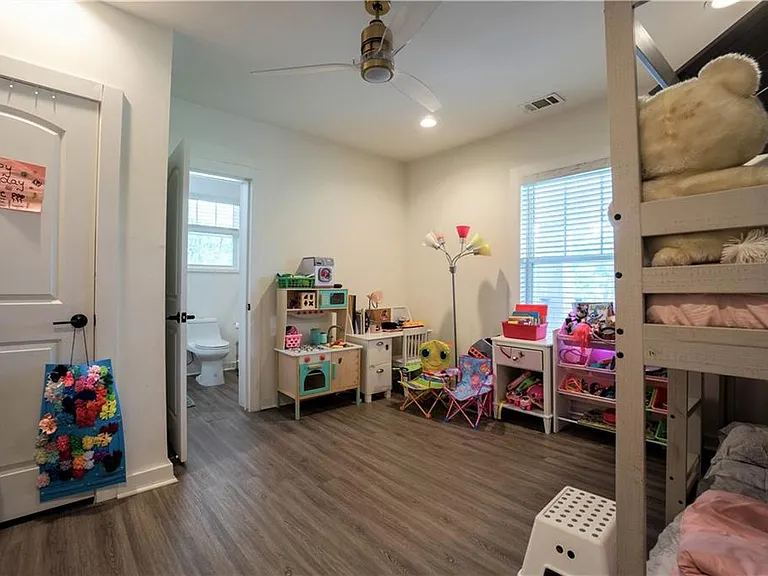811 King Rd — Photo 16