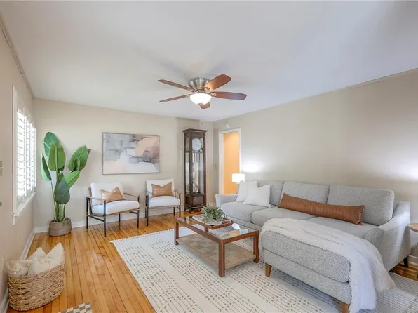 115 NE Green St, Lees Summit, MO 64063