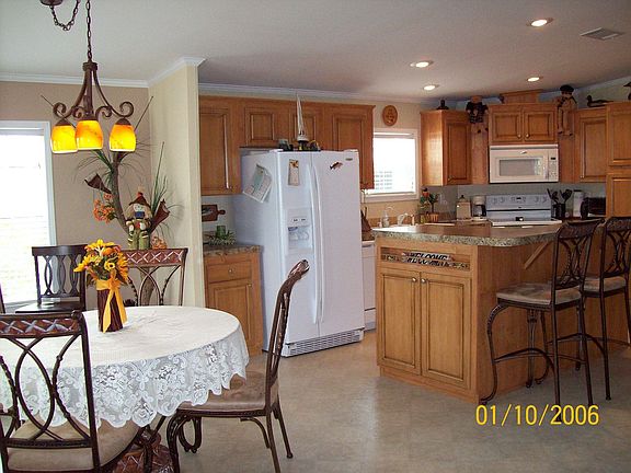 kitchen/dining area