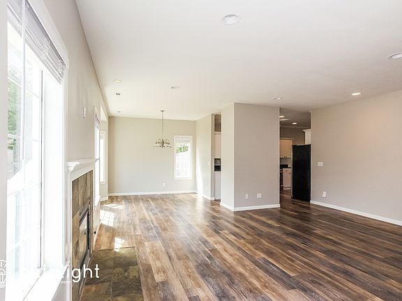 2nd image of 3000 Parkington Pl SE