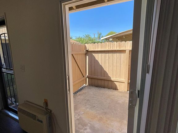 4th image of 2044 N Lincoln St #2044