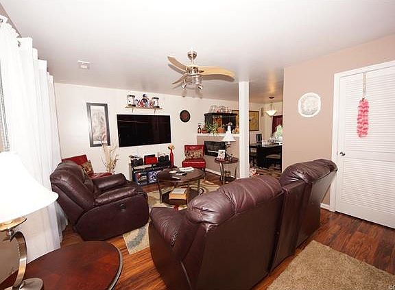 4th image of 2416 Marion Mashore St
