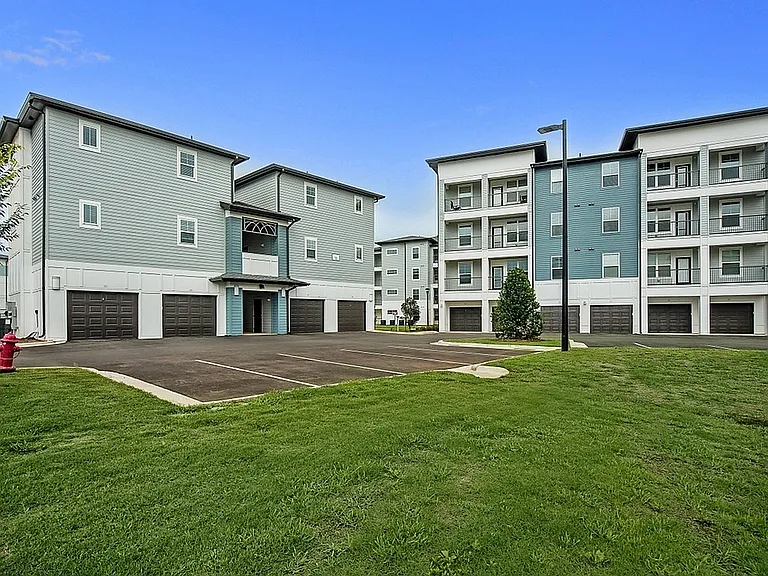 Brio Parc Apartments & Townhomes — Photo 63